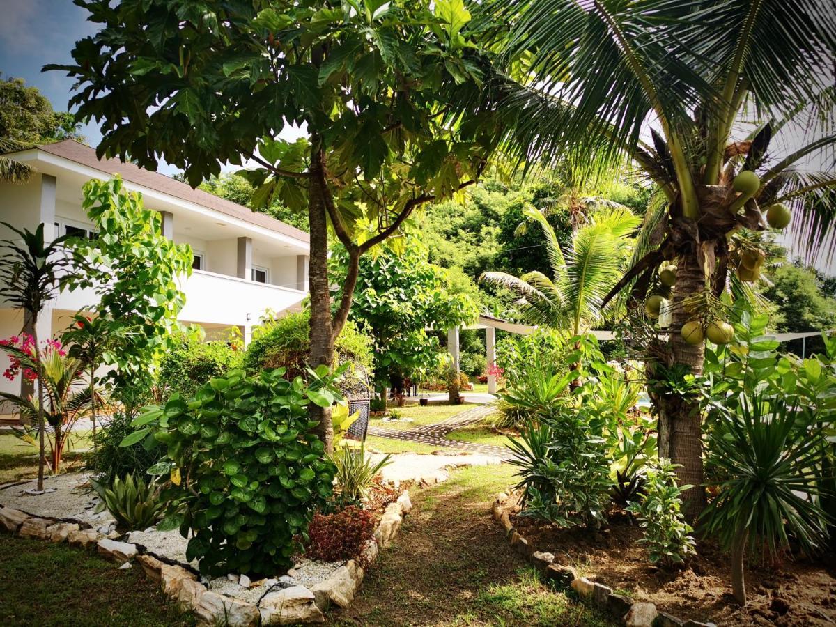 Sunset Cove Beach & Dive Resort Romblon Bagian luar foto