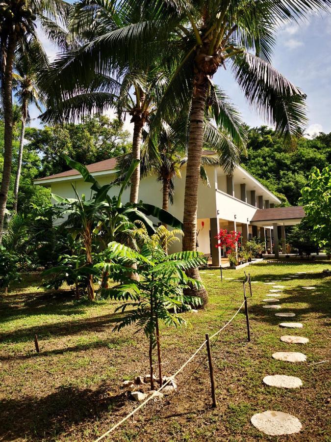 Sunset Cove Beach & Dive Resort Romblon Bagian luar foto
