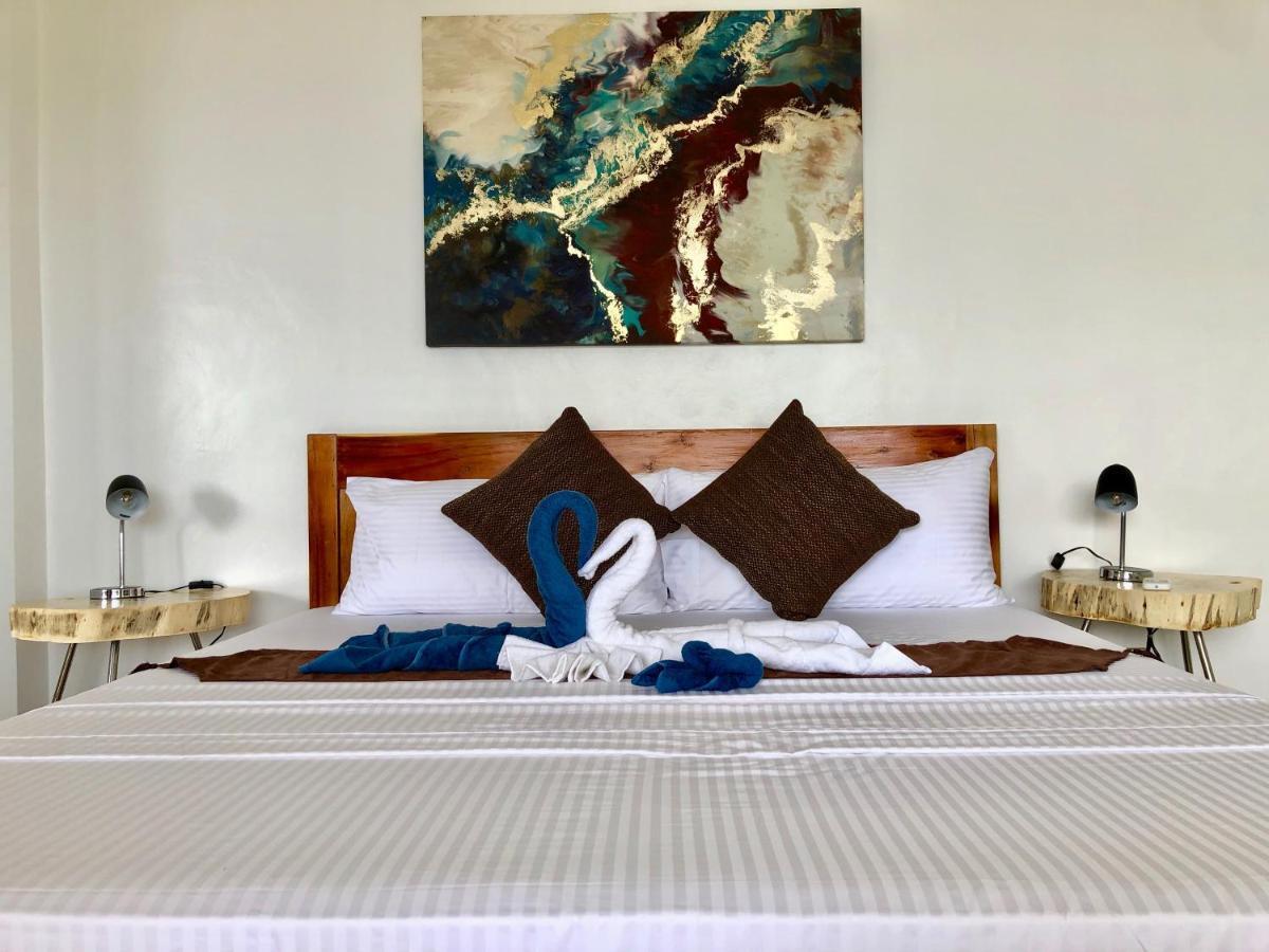 Sunset Cove Beach & Dive Resort Romblon Bagian luar foto